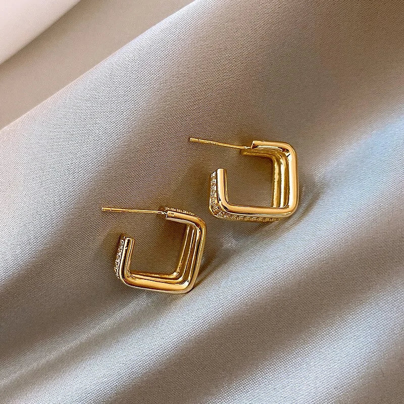 Geometric stud earrings made of durable copper alloy by YILI