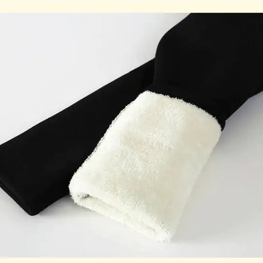 Stylish heated fleece leggings by Krystina Trendify, perfect for winter warmth and comfort.