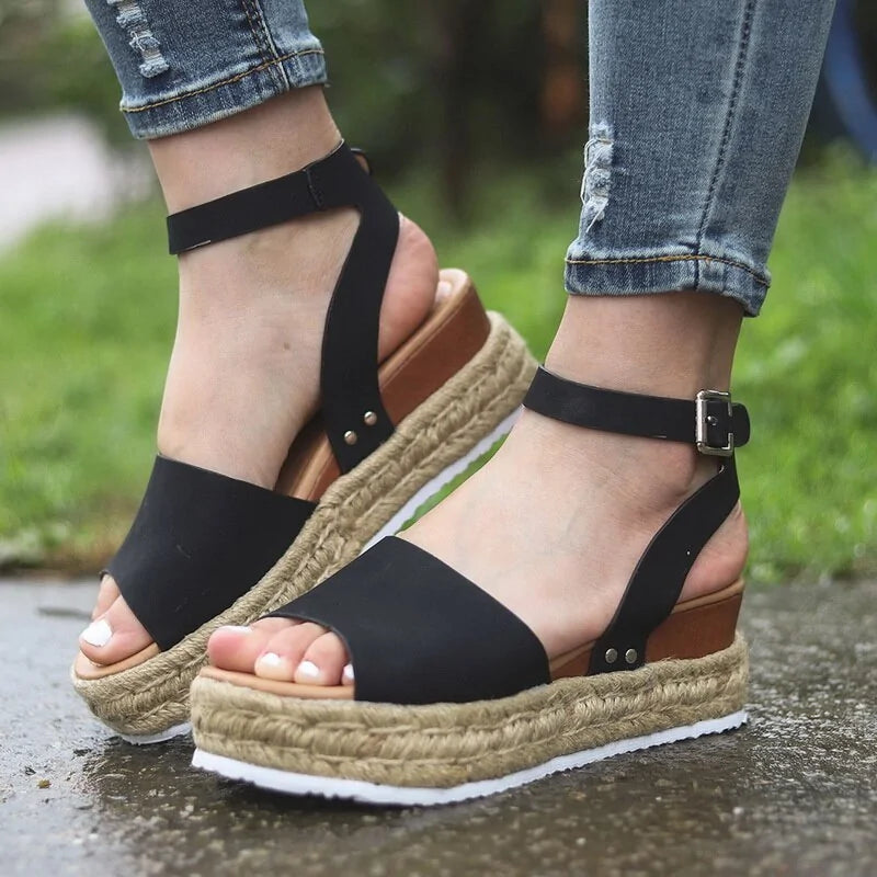 Flop Chaussures Sandals by Krystina Trendify, lightweight and durable for outdoor and beach activities.